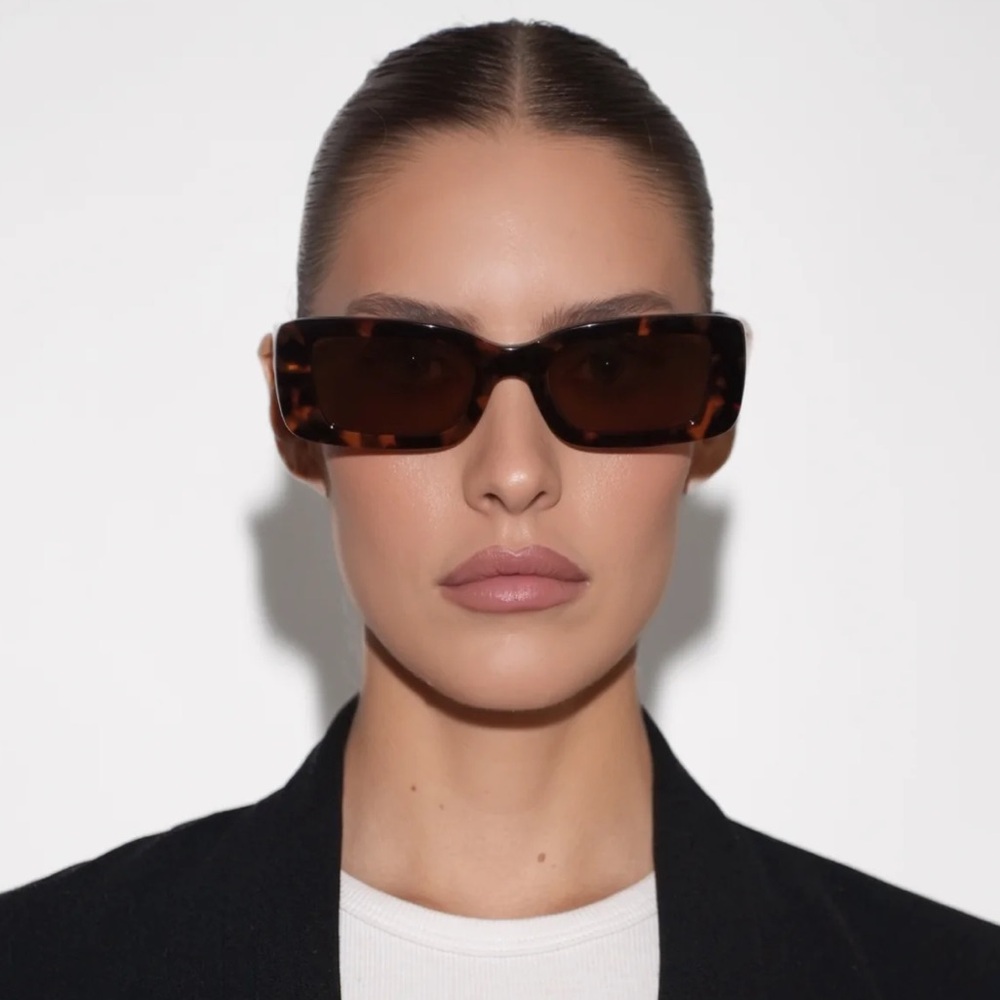 Karen Wazen “Kenny” Tortoise Sunglasses- NWOT